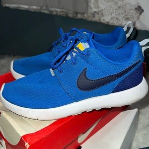 Nike roshe blue sneakers size 2yr ps